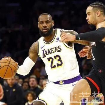 詹姆斯关键表现助湖人在主场战胜火箭